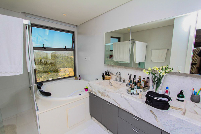 Imagem Apartamento com 4 Quartos à Venda, 183 m² em Centro - Balneário Camboriú Imagem Apartamento com 4 Quartos à Venda, 183 m² em Centro - Balneário Camboriú