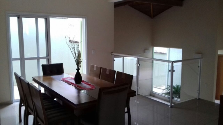 Imagem Casa com 3 Quartos à Venda, 380 m² em Portal Das Colinas - Guaratinguetá Imagem Casa com 3 Quartos à Venda, 380 m² em Portal Das Colinas - Guaratinguetá