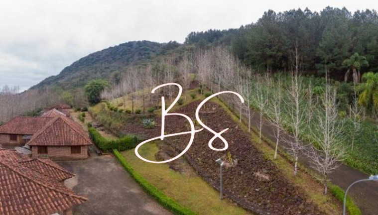 Imagem Imóvel com 2 Quartos à Venda,  em Linha Bonita - Gramado