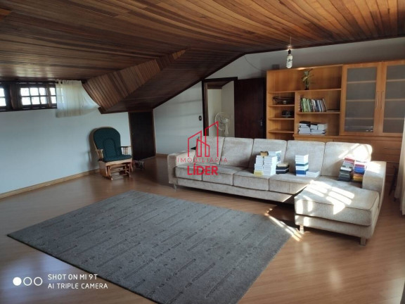 Imagem Casa com 4 Quartos à Venda, 320 m² em Curitiba