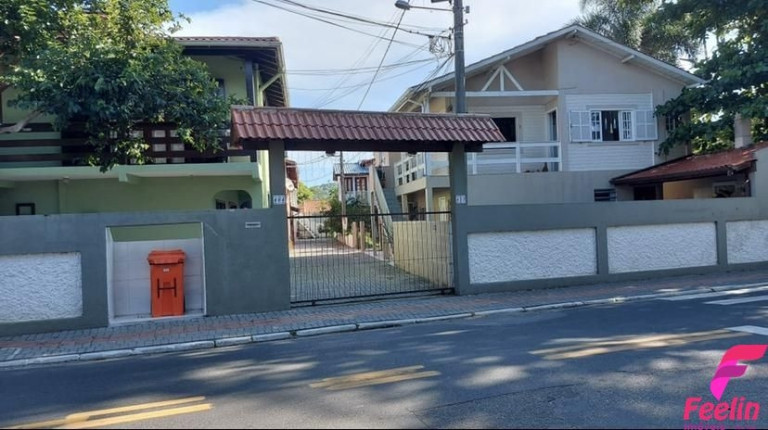 Imagem Casa com 6 Quartos à Venda, 198 m² em Armação - Florianópolis