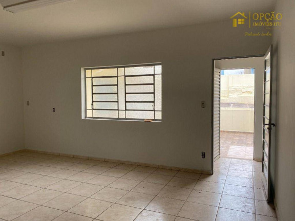 Imagem Casa com 3 Quartos para Alugar, 457 m² em Centro - Botucatu