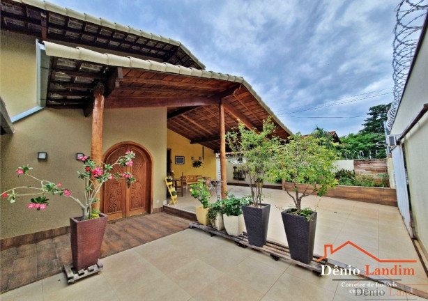 Imagem Casa com 6 Quartos à Venda, 343 m² em Jardim Panorama - Montes Claros