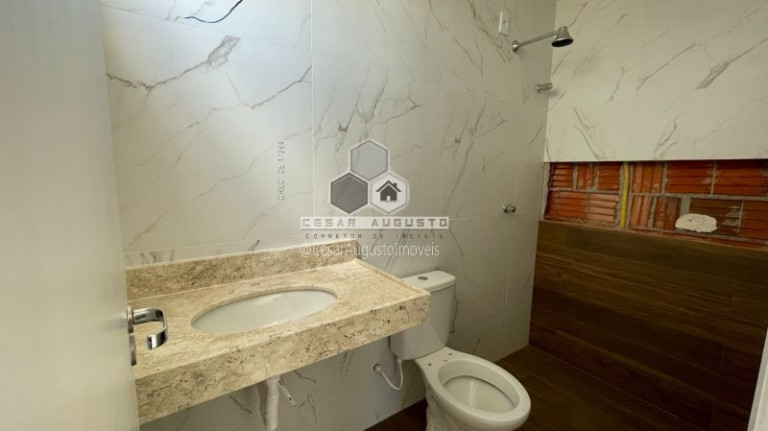 Imagem Casa com 4 Quartos à Venda, 127 m²