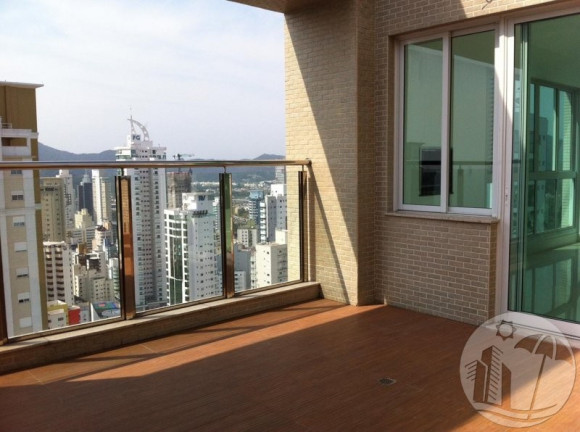 Imagem Cobertura com 3 Quartos à Venda, 330 m² em Centro - Balneário Camboriú