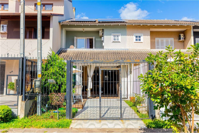Imagem Casa com 4 Quartos à Venda, em Hípica - Porto Alegre Imagem Casa com 4 Quartos à Venda, em Hípica - Porto Alegre