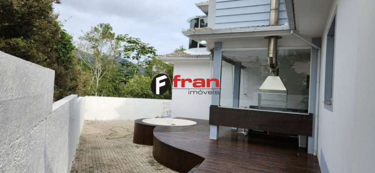 Imagem Casa com 4 Quartos à Venda, 400 m² em Córrego Grande - Florianópolis Imagem Casa com 4 Quartos à Venda, 400 m² em Córrego Grande - Florianópolis