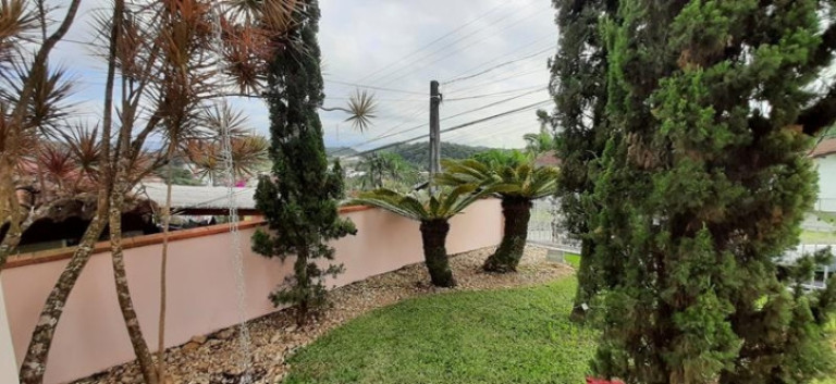 Imagem Sobrado com 4 Quartos à Venda, 269 m² em Santa Catarina - Joinville