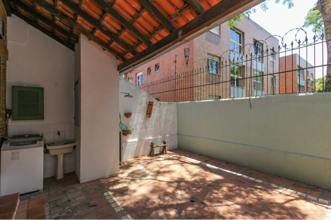 Imagem Casa com 2 Quartos à Venda, 95 m² em Cavalhada - Porto Alegre