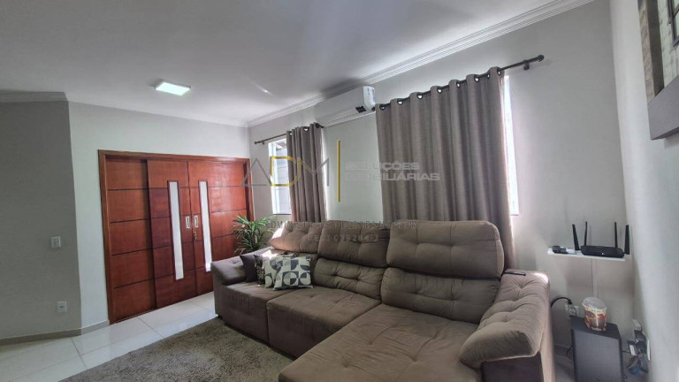 Imagem Casa com 3 Quartos à Venda, 200 m² em Jardim Maria Luiza - Botucatu