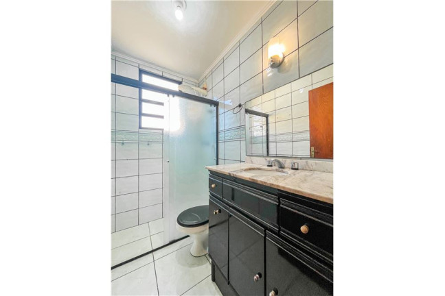 Imagem Imóvel com 2 Quartos à Venda, em São João - Porto Alegre Imagem Imóvel com 2 Quartos à Venda, em São João - Porto Alegre