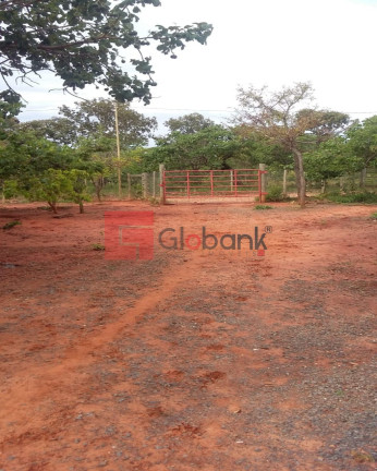 Imagem Imóvel com 3 Quartos à Venda, 2.500 m² em Centro - Montes Claros