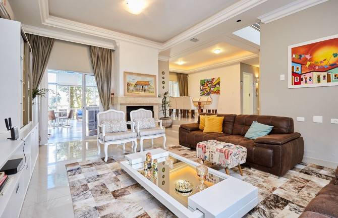 Imagem Casa com 3 Quartos à Venda, 368 m² em Campo Comprido - Curitiba Imagem Casa com 3 Quartos à Venda, 368 m² em Campo Comprido - Curitiba