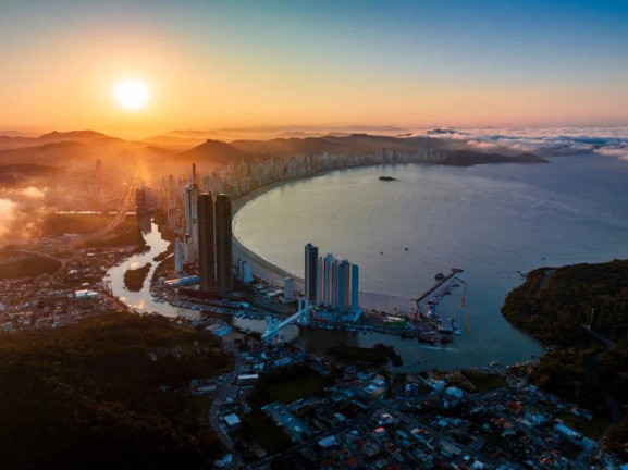 Imagem Apartamento com 4 Quartos à Venda, 261 m² em Barra Sul - Balneário Camboriú Imagem Apartamento com 4 Quartos à Venda, 261 m² em Barra Sul - Balneário Camboriú