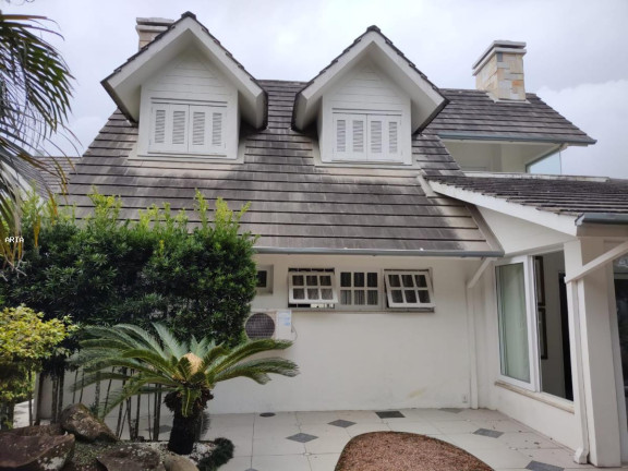 Imagem Casa com 6 Quartos à Venda, 500 m² em Centro - Imbé