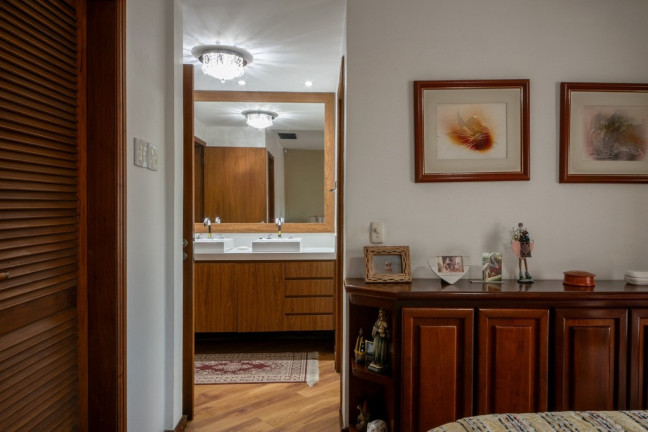 Imagem Casa com 4 Quartos à Venda, 352 m² em Petrópolis - Porto Alegre Imagem Casa com 4 Quartos à Venda, 352 m² em Petrópolis - Porto Alegre