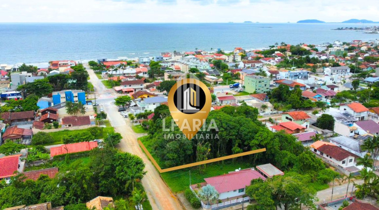 Terreno à Venda, 360 m² em Cambiju - Itapoá