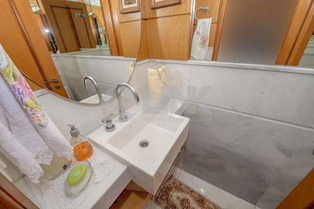Imagem Apartamento com 3 Quartos à Venda, 201 m² em Moinhos De Vento - Porto Alegre
