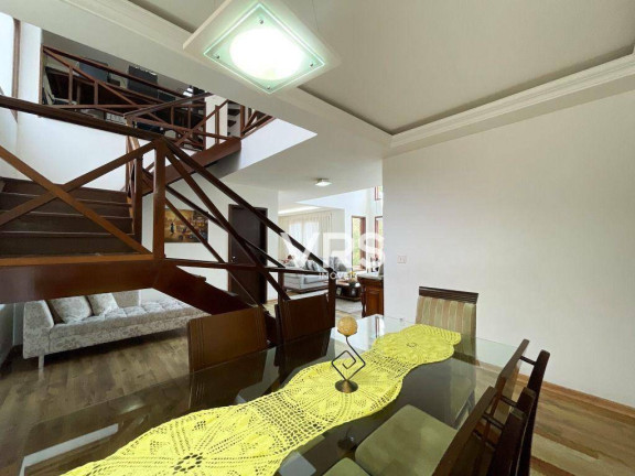 Imagem Casa com 4 Quartos à Venda, 216 m² em Cascata Do Imbuí - Teresópolis
