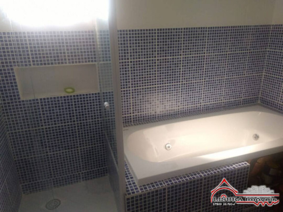 Imagem Casa com 5 Quartos à Venda, 232 m² em Centro - Jacareí