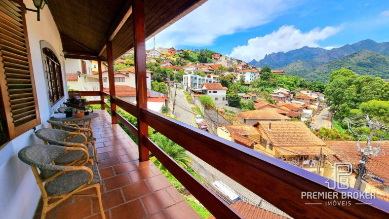 Imagem Casa com 4 Quartos à Venda, 167 m² em Fazendinha - Teresópolis