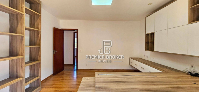 Imagem Casa com 3 Quartos à Venda, 248 m² em Vargem Grande - Teresópolis