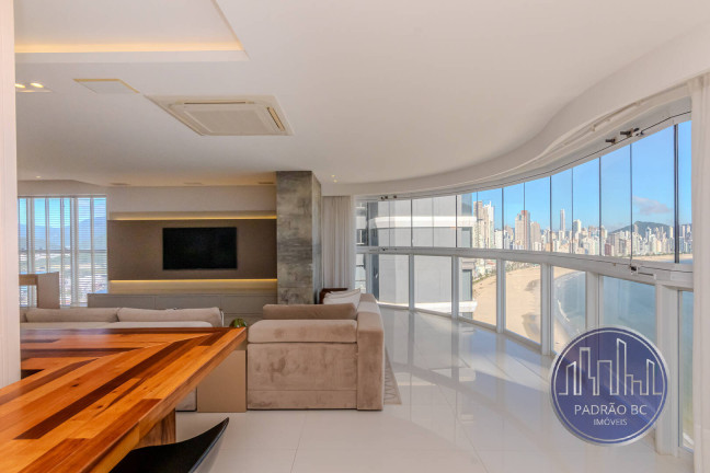 Imagem Apartamento com 4 Quartos à Venda, 237 m² em Centro - Balneário Camboriú Imagem Apartamento com 4 Quartos à Venda, 237 m² em Centro - Balneário Camboriú