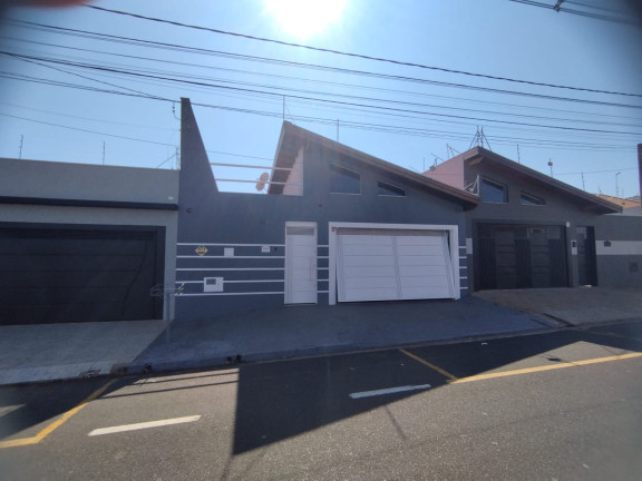 Casa com 3 Quartos à Venda,  em Residencial Meireles - Franca