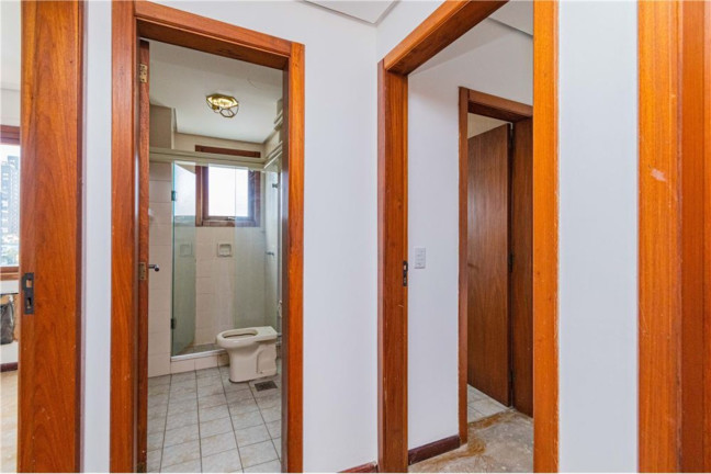Imagem Imóvel com 3 Quartos à Venda, 220 m² em Petrópolis - Porto Alegre Imagem Imóvel com 3 Quartos à Venda, 220 m² em Petrópolis - Porto Alegre