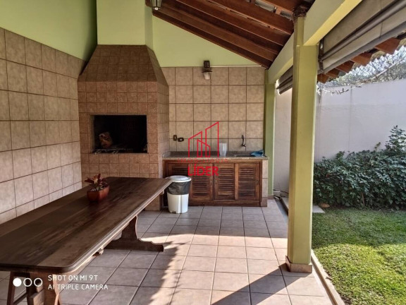 Imagem Casa com 4 Quartos à Venda, 320 m² em Curitiba