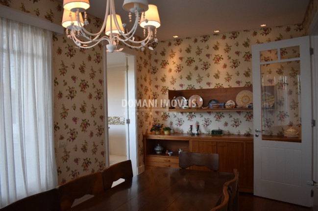 Imagem Casa com 6 Quartos à Venda, 612 m² em Região De Capivari - Campos Do Jordão