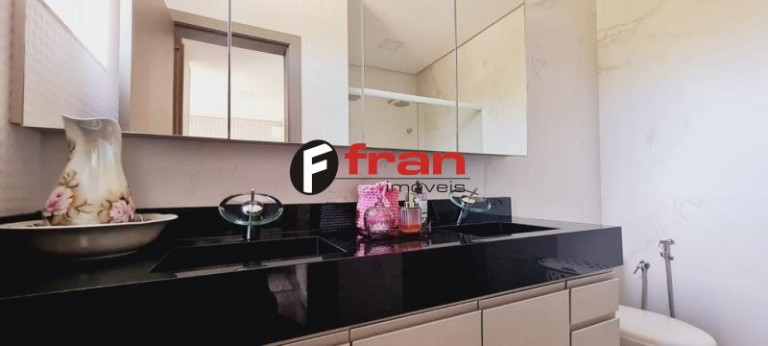 Imagem Casa com 3 Quartos à Venda, 280 m² em Córrego Grande - Florianópolis Imagem Casa com 3 Quartos à Venda, 280 m² em Córrego Grande - Florianópolis