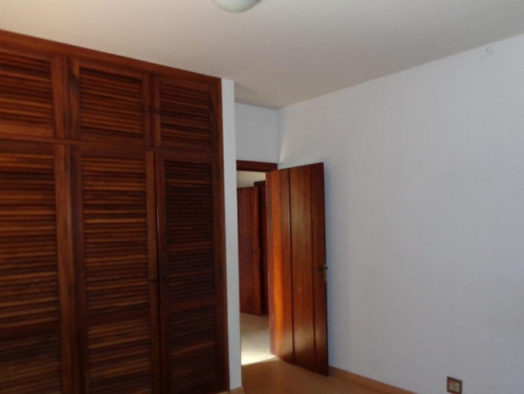 Imagem Sobrado com 4 Quartos à Venda, 850 m² em Interlagos - São Paulo