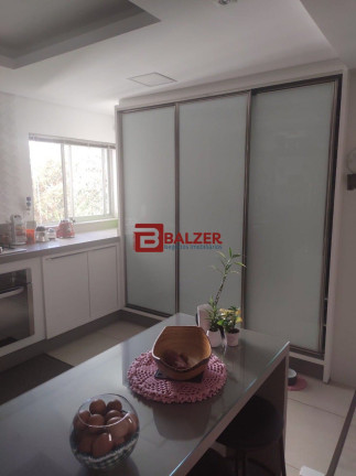 Imagem Apartamento com 3 Quartos à Venda, 121 m² em Centro - Florianópolis Imagem Apartamento com 3 Quartos à Venda, 121 m² em Centro - Florianópolis