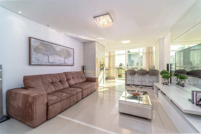 Imagem Apartamento com 3 Quartos à Venda, 131 m² em Centro - Balneário Camboriú Imagem Apartamento com 3 Quartos à Venda, 131 m² em Centro - Balneário Camboriú