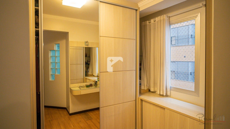 Imagem Apartamento com 3 Quartos à Venda, 143 m² em Centro - Florianópolis Imagem Apartamento com 3 Quartos à Venda, 143 m² em Centro - Florianópolis