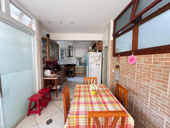Imagem Casa com 8 Quartos à Venda, 216 m² em Centro - Cabo Frio Imagem Casa com 8 Quartos à Venda, 216 m² em Centro - Cabo Frio