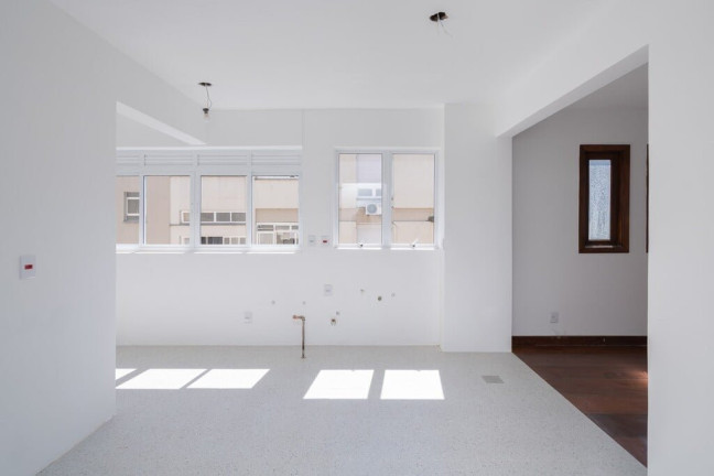 Imagem Apartamento com 3 Quartos à Venda, 244 m² em Auxiliadora - Porto Alegre Imagem Apartamento com 3 Quartos à Venda, 244 m² em Auxiliadora - Porto Alegre