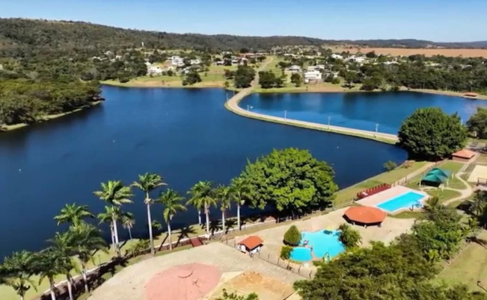 Terreno à Venda, 2.854 m² em Centro - Hidrolândia