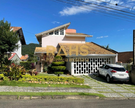 Casa com 3 Quartos à Venda, 255 m² em Saguaçu - Joinville
