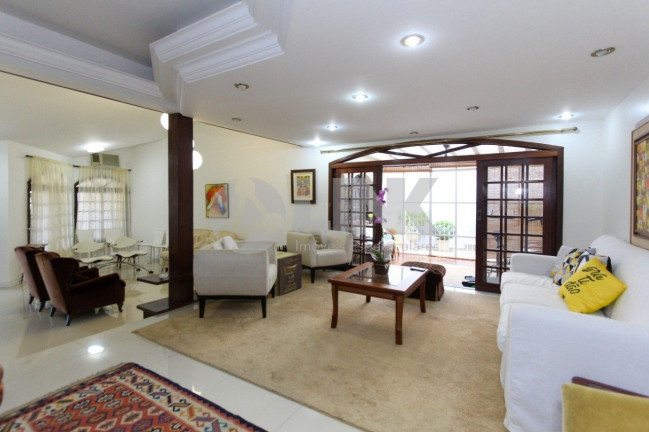 Imagem Casa com 3 Quartos à Venda, 300 m² em Chácara Das Pedras - Porto Alegre Imagem Casa com 3 Quartos à Venda, 300 m² em Chácara Das Pedras - Porto Alegre