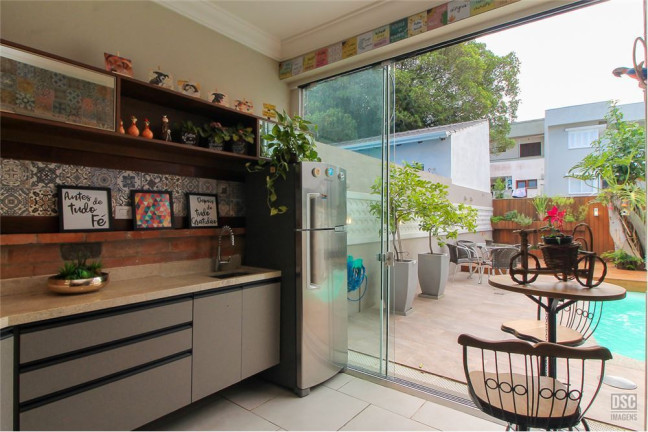 Imagem Casa com 3 Quartos à Venda, em Hípica - Porto Alegre Imagem Casa com 3 Quartos à Venda, em Hípica - Porto Alegre