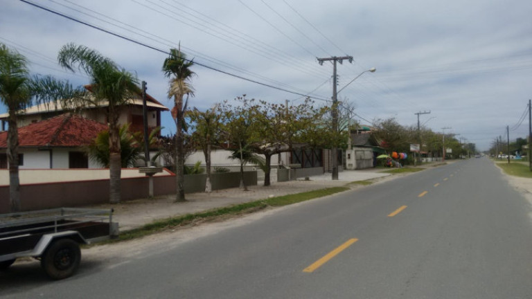 Imagem Sobrado com 3 Quartos para Temporada, 220 m² em Barra Do Saí - Itapoá Imagem Sobrado com 3 Quartos para Temporada, 220 m² em Barra Do Saí - Itapoá