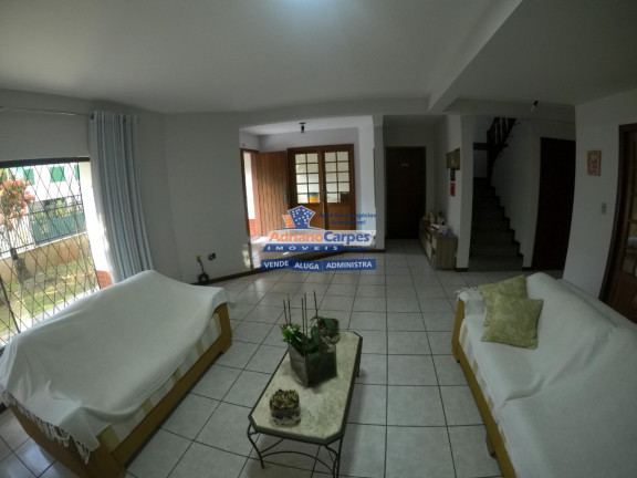 Imagem Casa com 5 Quartos à Venda, 327 m² em Centro - Balneário Piçarras Imagem Casa com 5 Quartos à Venda, 327 m² em Centro - Balneário Piçarras