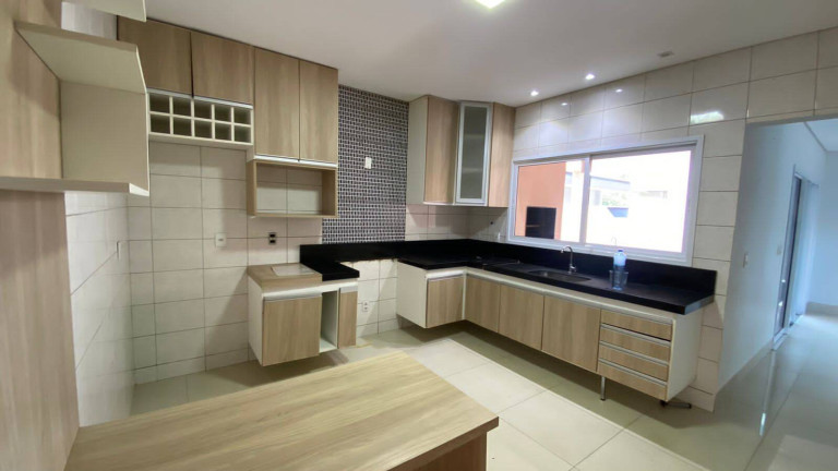 Imagem Casa com 3 Quartos para Alugar, em Jardim Imperial - Cuiabá Imagem Casa com 3 Quartos para Alugar, em Jardim Imperial - Cuiabá