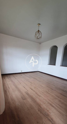 Imagem Casa com 3 Quartos à Venda, 270 m² em Uvaranas - Ponta Grossa