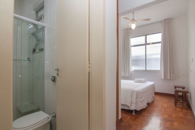 Imagem Imóvel com 2 Quartos à Venda, 71 m² em Copacabana - Rio De Janeiro Imagem Imóvel com 2 Quartos à Venda, 71 m² em Copacabana - Rio De Janeiro