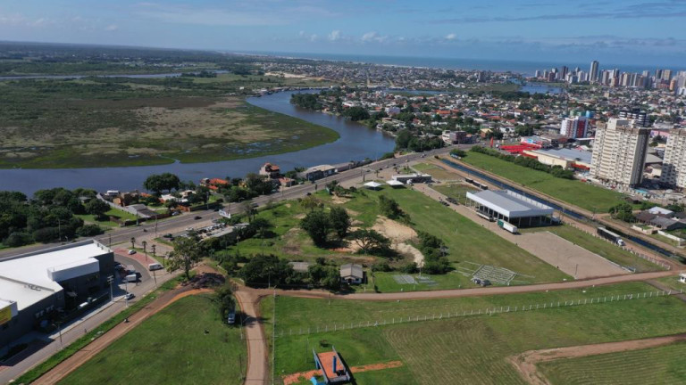 Imagem Terreno à Venda, 10.645 m² em Beira Mar - Torres Imagem Terreno à Venda, 10.645 m² em Beira Mar - Torres