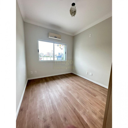 Imagem Casa com 3 Quartos à Venda, em Ariribá - Balneário Camboriú Imagem Casa com 3 Quartos à Venda, em Ariribá - Balneário Camboriú