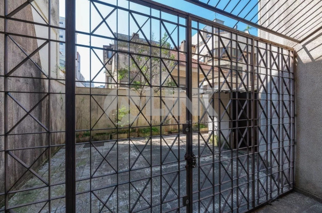 Imagem Casa com 3 Quartos à Venda, 388 m² em Auxiliadora - Porto Alegre Imagem Casa com 3 Quartos à Venda, 388 m² em Auxiliadora - Porto Alegre